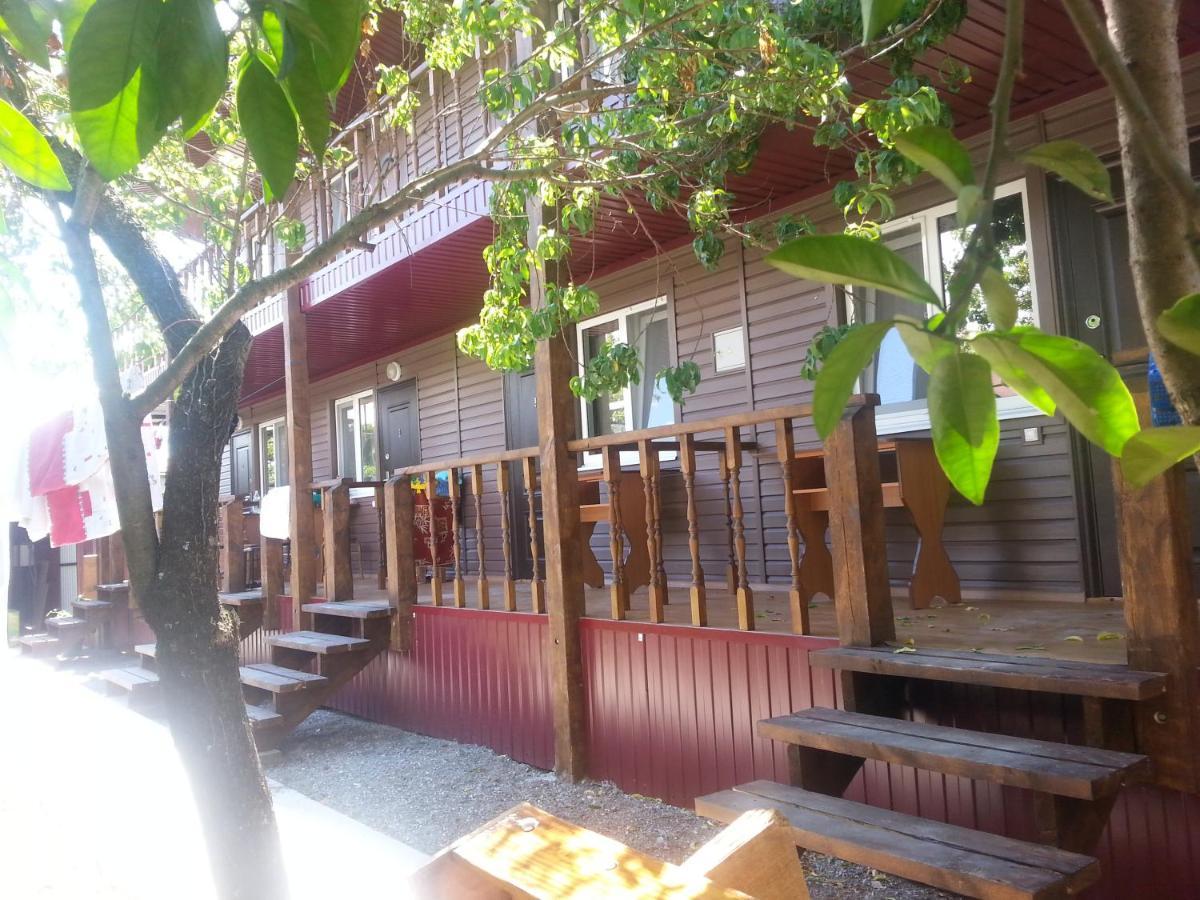 Guest house Yuzhnaya Palmira Pizunda Bagian luar foto