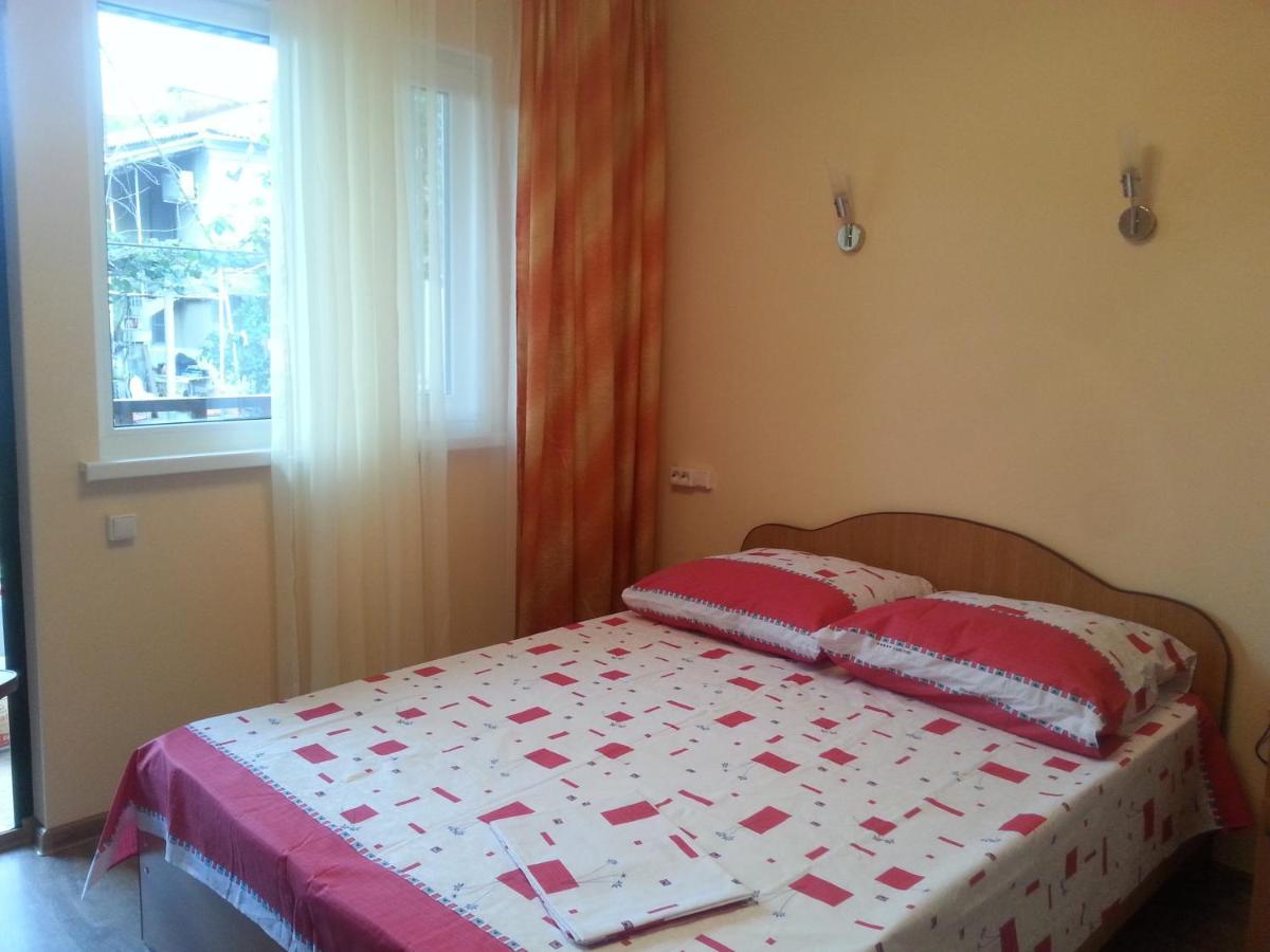 Guest house Yuzhnaya Palmira Pizunda Bagian luar foto