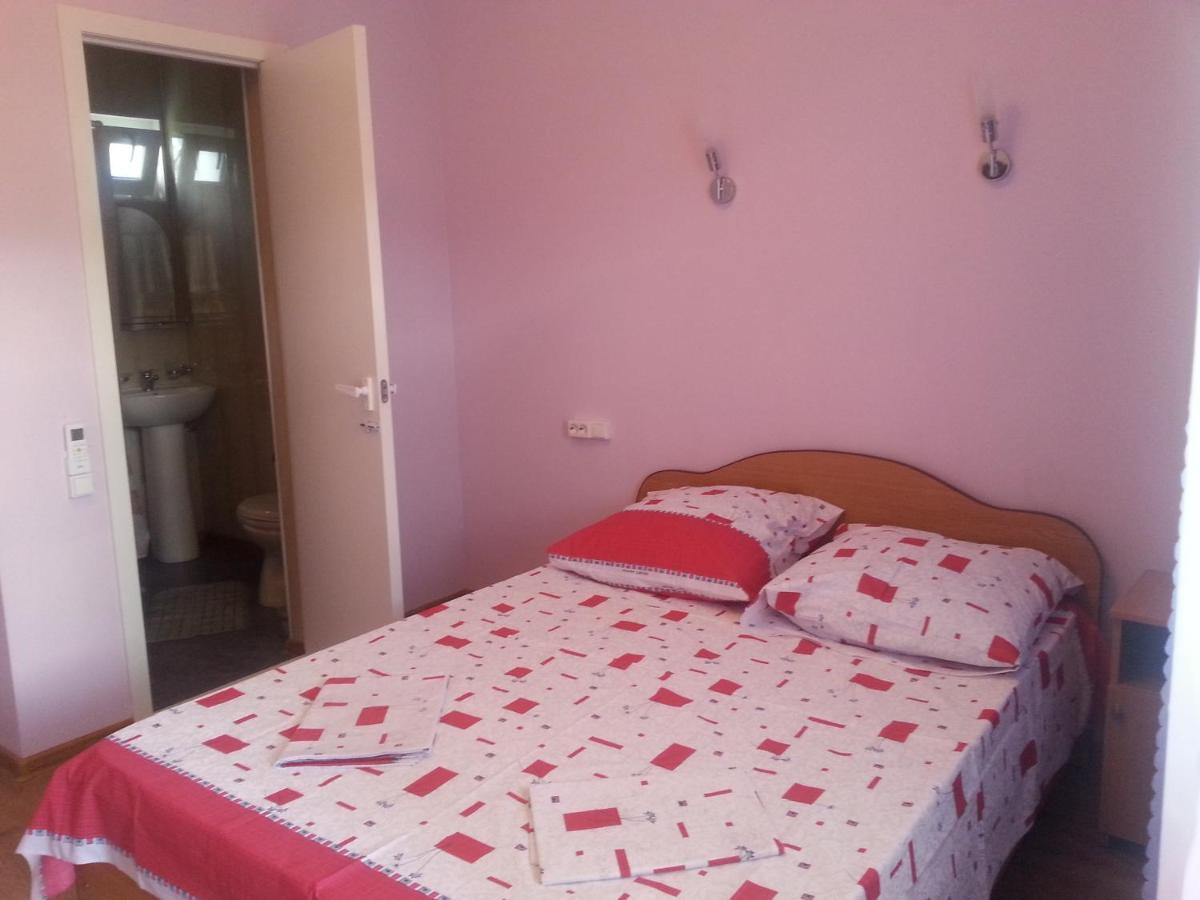 Guest house Yuzhnaya Palmira Pizunda Bagian luar foto