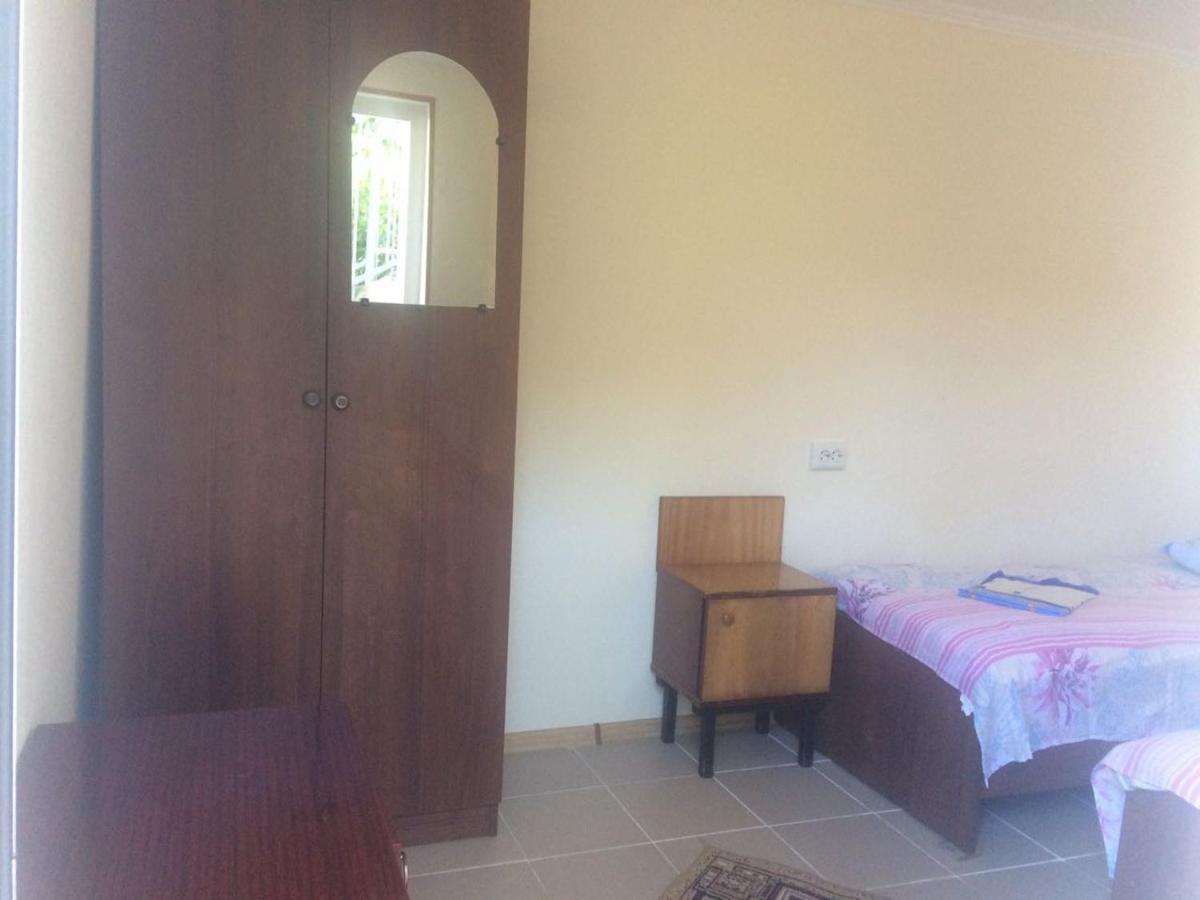 Guest house Yuzhnaya Palmira Pizunda Bagian luar foto
